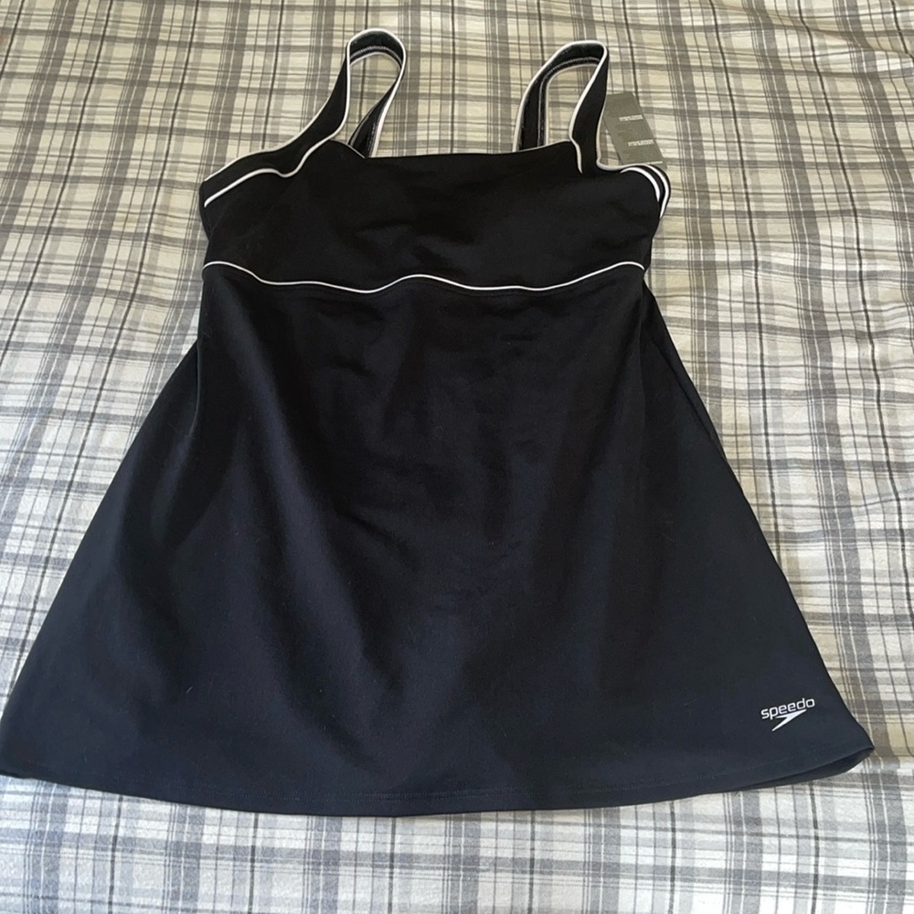 Speedo women’s black bathing suit